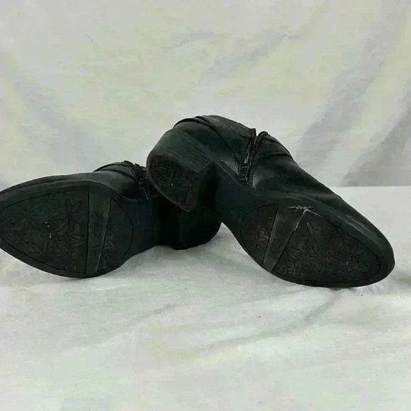 Womens Black Leather Bootie '7M Slip On Strap Silver Buckle 1" Heel Memory Foam - Picture 6 of 6